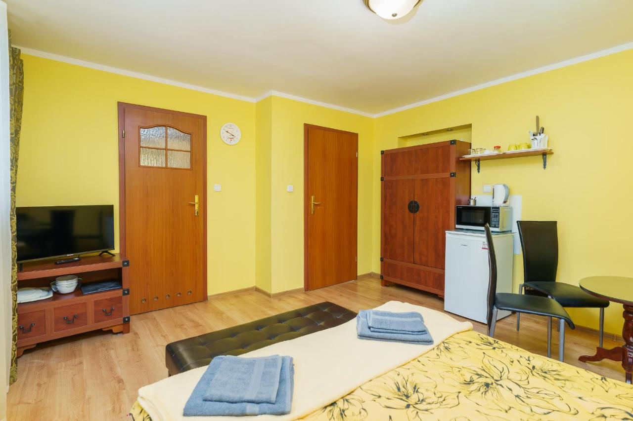 Goscinne Pod Roza Apartment *